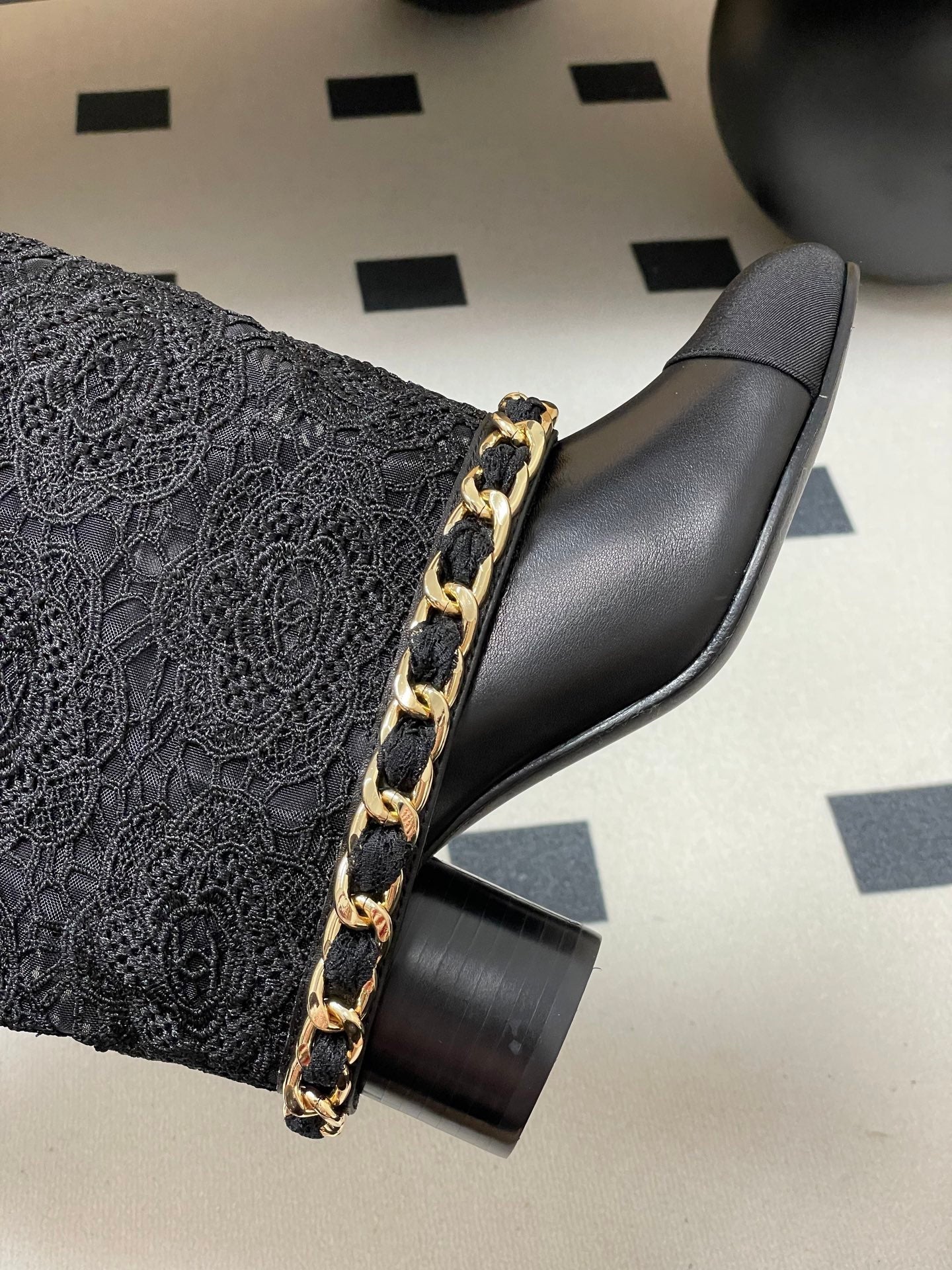 CC FLORAL BOOTS 60MM IN BLACK CALFSKIN WITH GOLD CHAIN