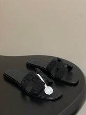 HM 25S ORAN SANDAL IN BLACK LAMBSKIN WITH STONE DETAILS