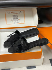 HM 25S ORAN SANDAL IN BLACK LAMBSKIN WITH STONE DETAILS