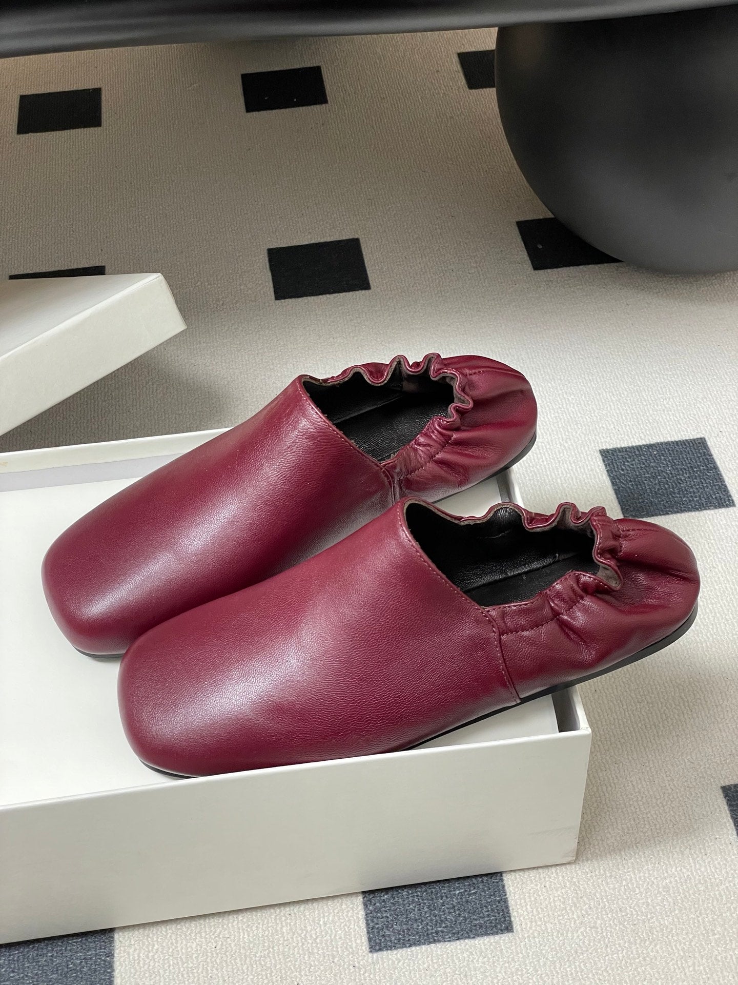 CELINE 26S ELASTIC-BACK FLAT SHOES IN DARK RED LAMBSKIN