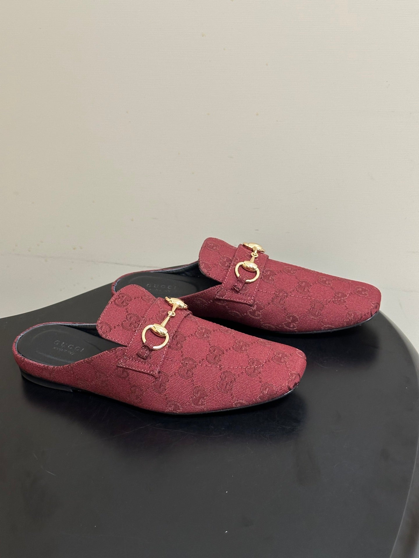 GUCCI 26S HORSEBIT LOAFER MULES IN RED CANVAS