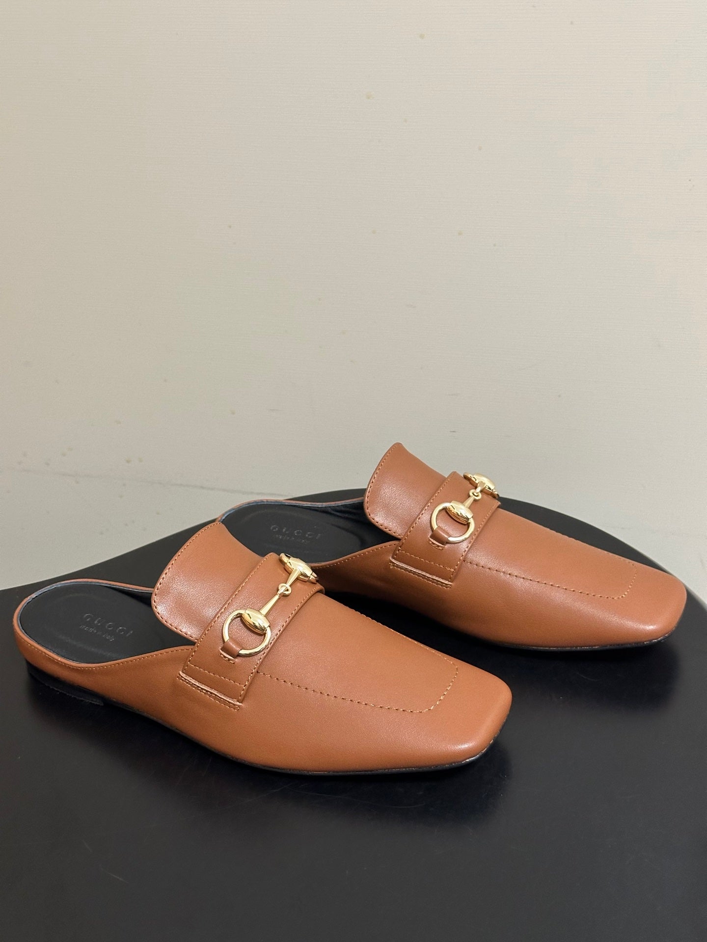 GUCCI 26S HORSEBIT LOAFER MULES IN LIGHT BROWN CALFSKIN