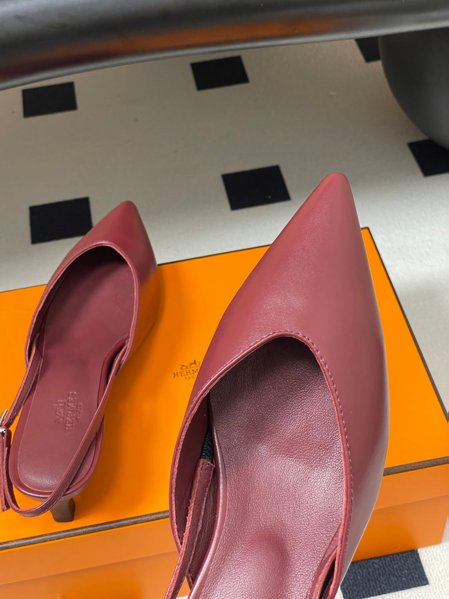 HM 26S NICOLE SLINGBACK 40MM IN BURGUNDY RED CALFSKIN SILVER HARDWARE