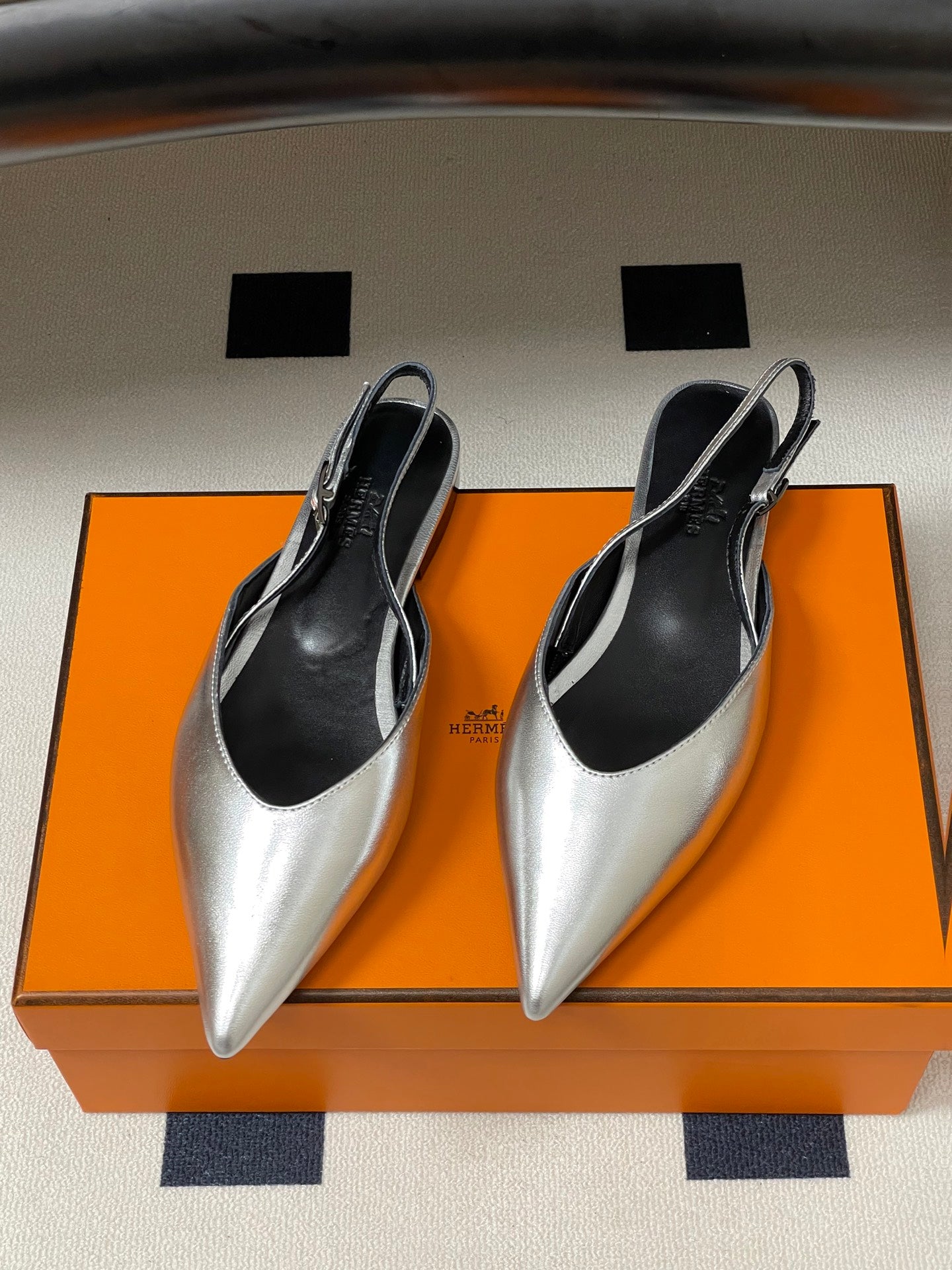 HM 26S NICOLE SLINGBACK IN SILVER CALFSKIN SILVER HARDWARE