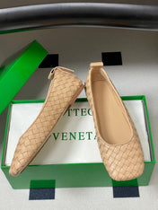 BOTTEGA VENETA 26S BALLET FLATS IN BEIGE WOVEN LAMBSKIN