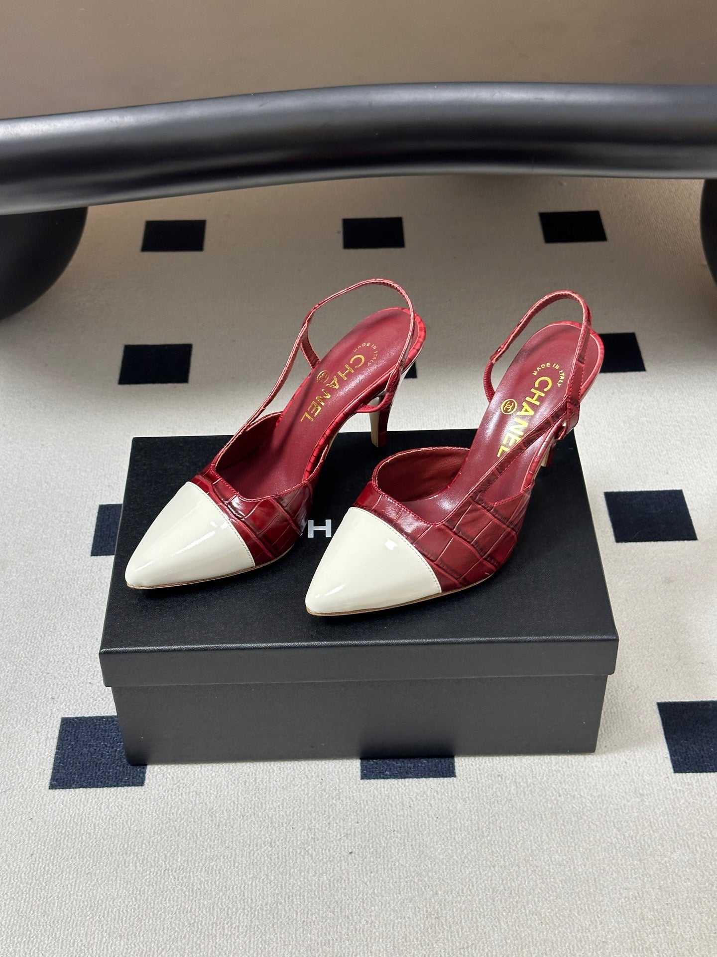 CHANEL 26S POINTED TOE HIGH HEEL SLINGBACKS 85 MM IN  DARK RED MIX WHITE LAMBSKIN