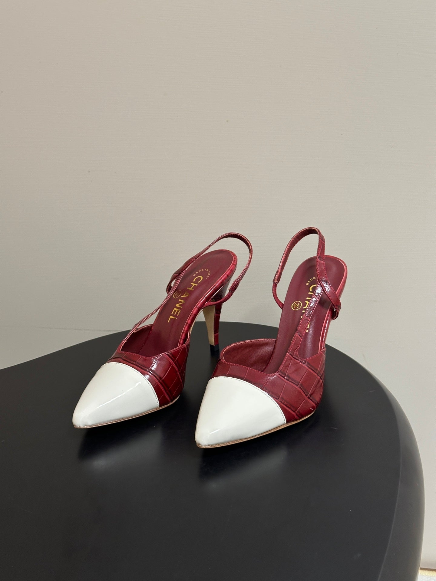 CHANEL 26S POINTED TOE HIGH HEEL SLINGBACKS 85 MM IN  DARK RED MIX WHITE LAMBSKIN