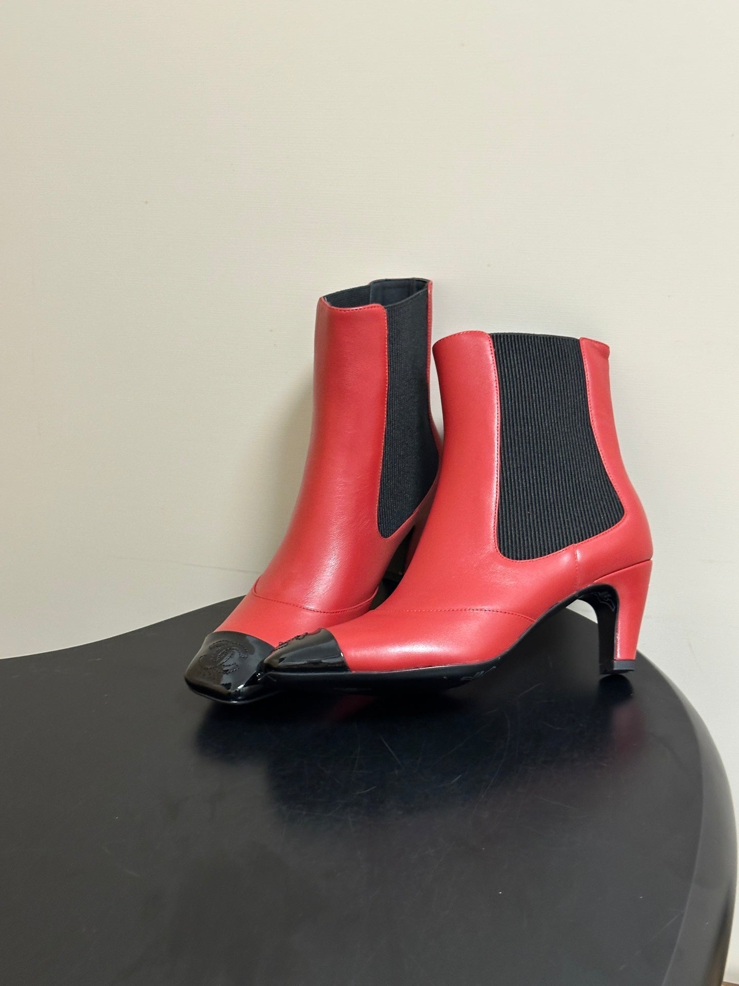 CHANEL 26S ANKLE BOOTS 60 MM IN RED CALFSKIN AND BLACK PATENT