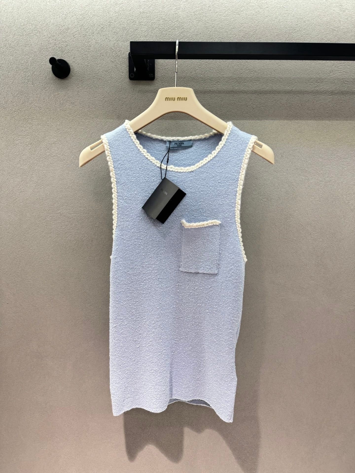 PRADA 26S SLEEVELESS SWEATER STYLE 870