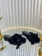 LACE SANDALS IN BLACK VELVET