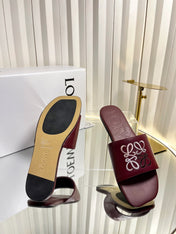 LOEWE 26S LOGO-EMBROIDERED SANDALS IN DARK RED CALFSKIN