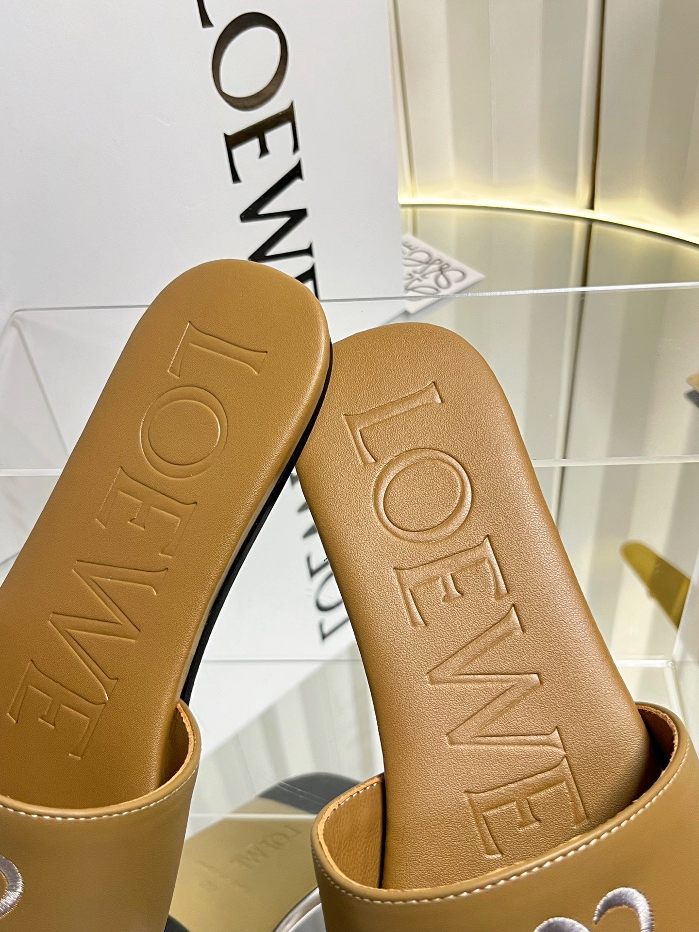 LOEWE 26S LOGO-EMBROIDERED SANDALS IN CAMEL BROWN CALFSKIN