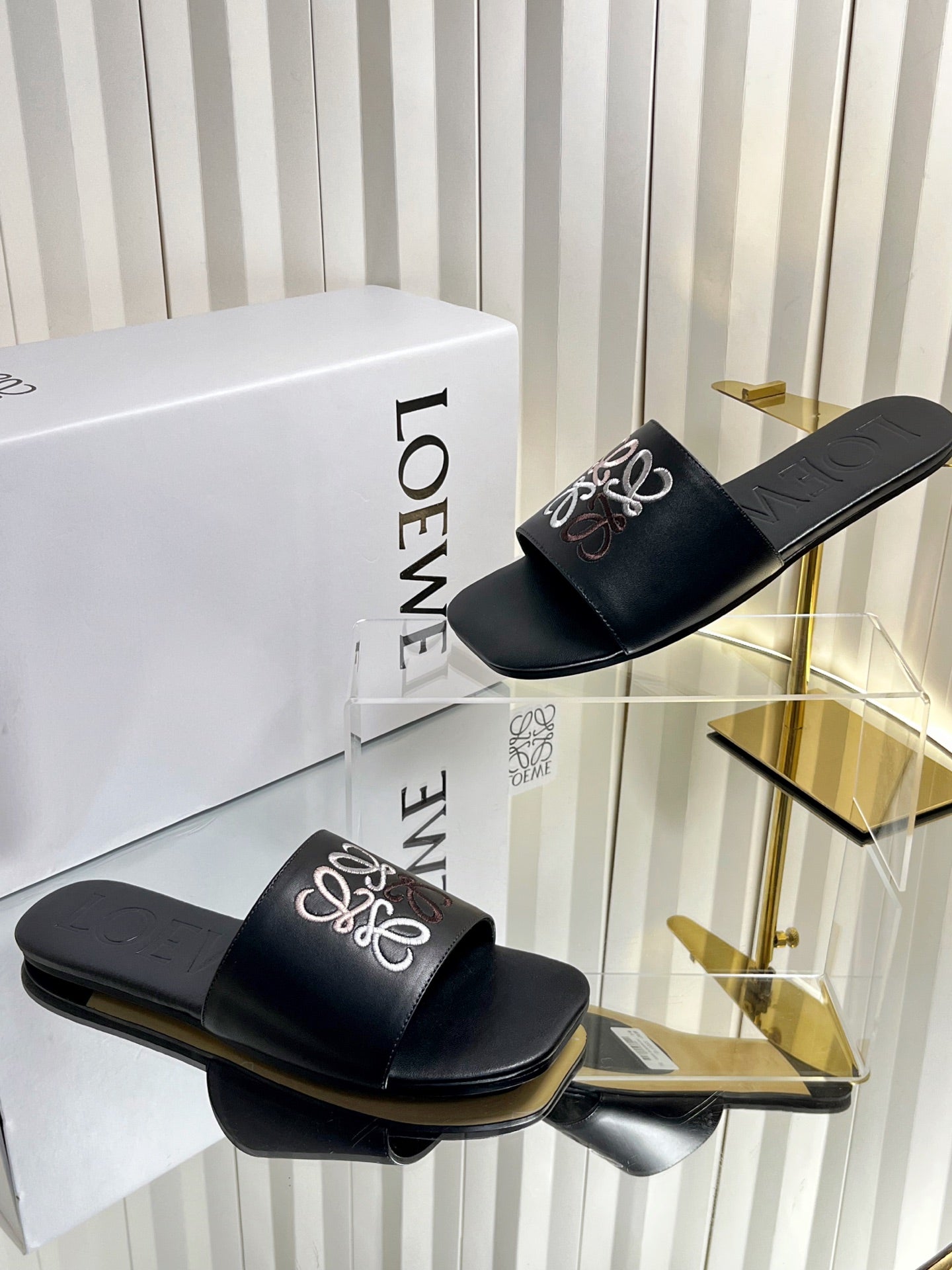 LOEWE 26S LOGO-EMBROIDERED SANDALS IN BLACK CALFSKIN