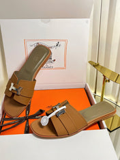 HM 26S ORAN SANDALS IN CARAMEL BROWN EPSOM CALFSKIN SILVER HARDWARE