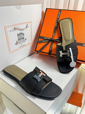 HM 26S ORAN SANDALS IN BLACK EPSOM CALFSKIN SILVER HARDWARE