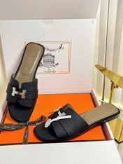 HM 26S ORAN SANDALS IN BLACK EPSOM CALFSKIN SILVER HARDWARE
