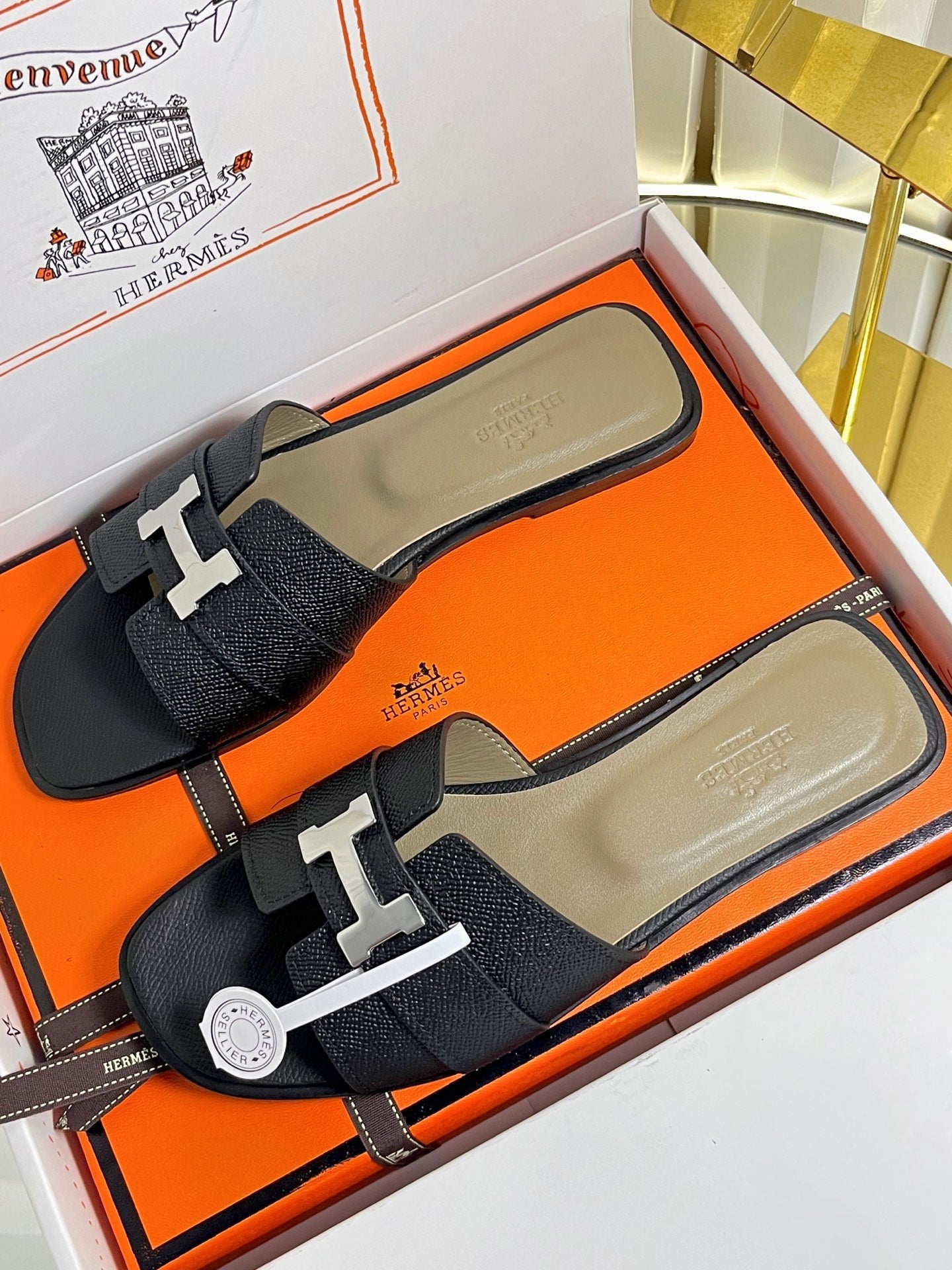 HM 26S ORAN SANDALS IN BLACK EPSOM CALFSKIN SILVER HARDWARE