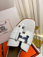 HM 26S ORAN SANDALS IN WHITE EPSOM CALFSKIN SILVER HARDWARE