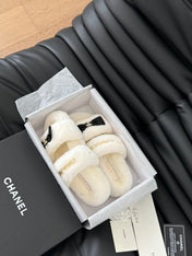 CC DAD SANDAL MULE IN WHITE FLEECE WITH GOLD HARDWARE