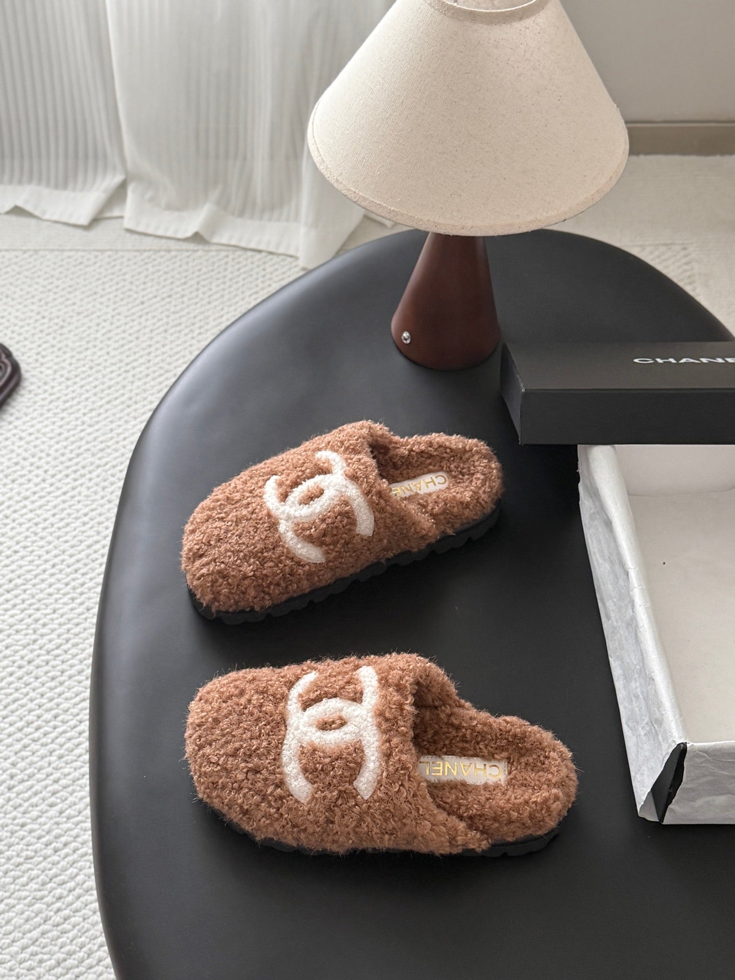 CHANEL 26S SLIDE SANDALS IN CAMEL BROWN SHEARLING UPPER AND LINING WITH WHITE CC LOGO
