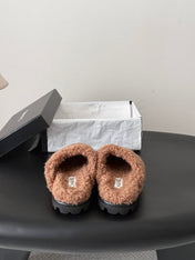 CHANEL 26S SLIDE SANDALS IN CAMEL BROWN SHEARLING UPPER AND LINING WITH WHITE CC LOGO