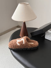 CHANEL 26S SLIDE SANDALS IN CAMEL BROWN SHEARLING UPPER AND LINING WITH WHITE CC LOGO