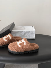 CHANEL 26S SLIDE SANDALS IN CAMEL BROWN SHEARLING UPPER AND LINING WITH WHITE CC LOGO