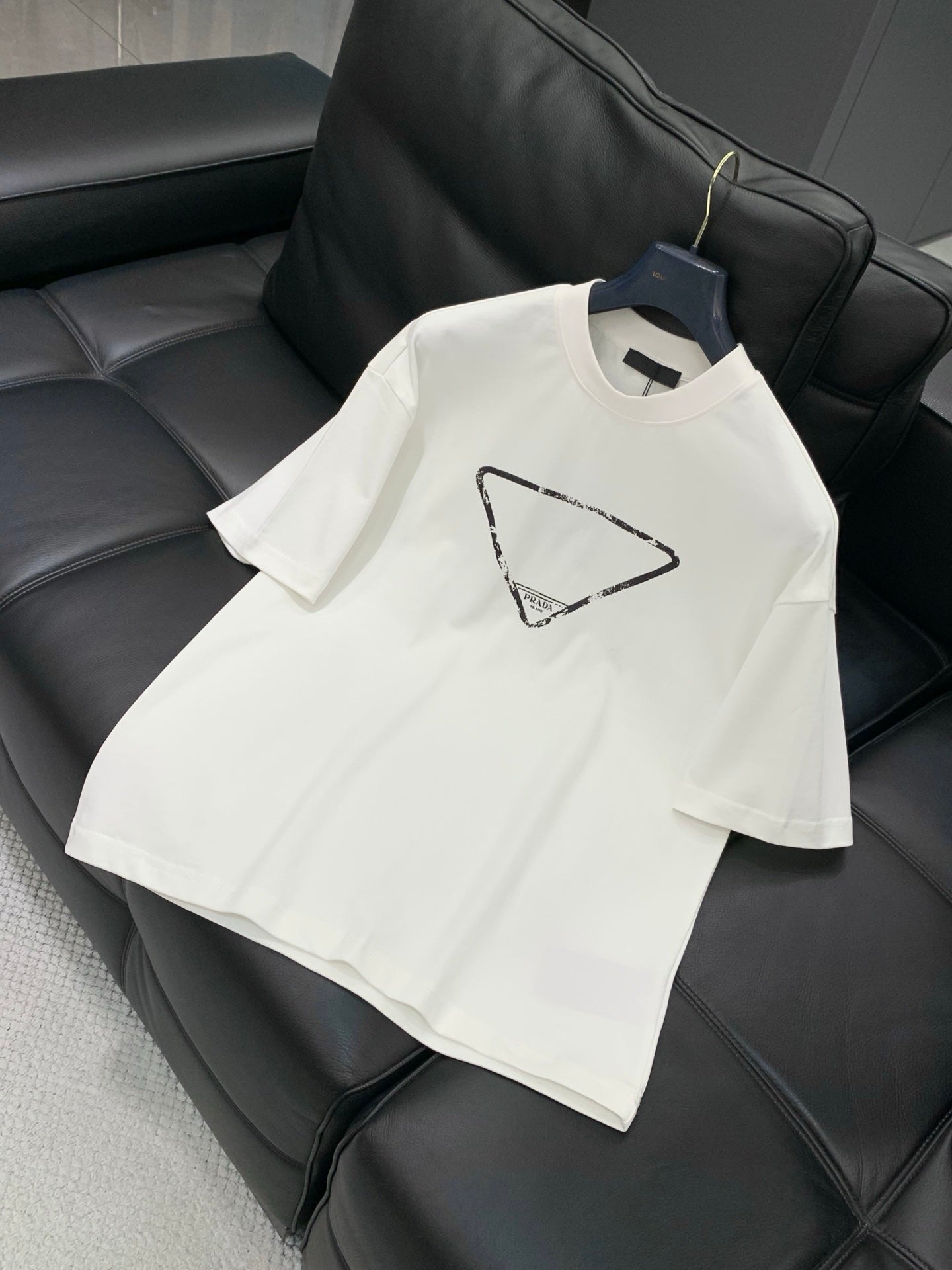 PRADA 26S SHORT-SLEEVE LOGO T-SHIRT 1126