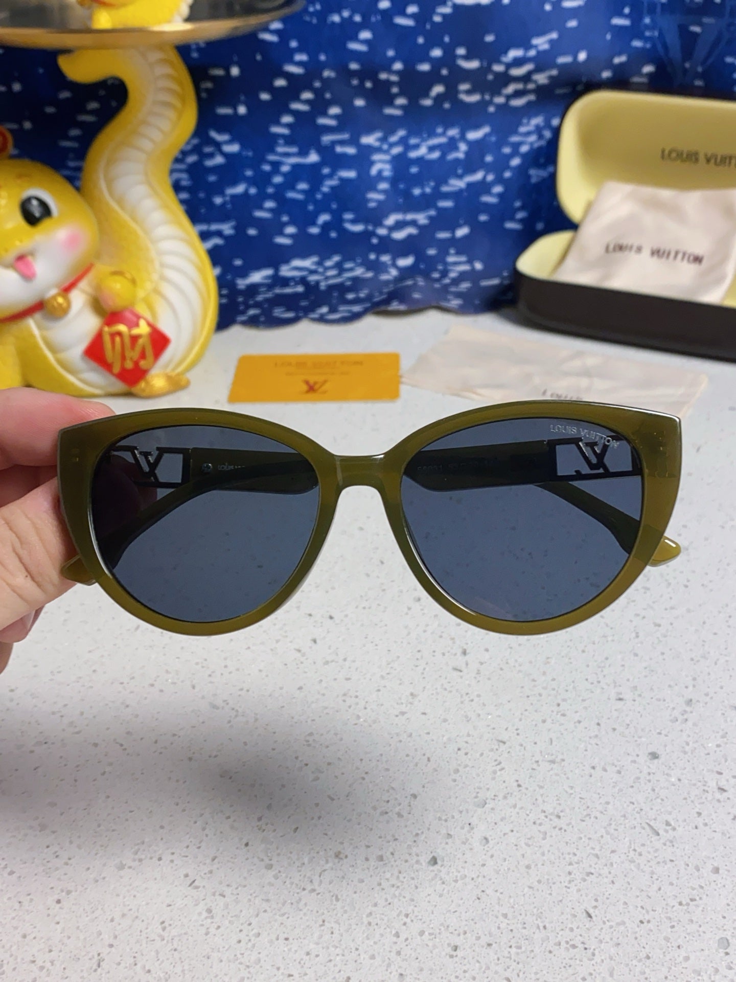 CAT EYE SUNGLASSES 567469 IN GREEN CLEAR ACETATE
