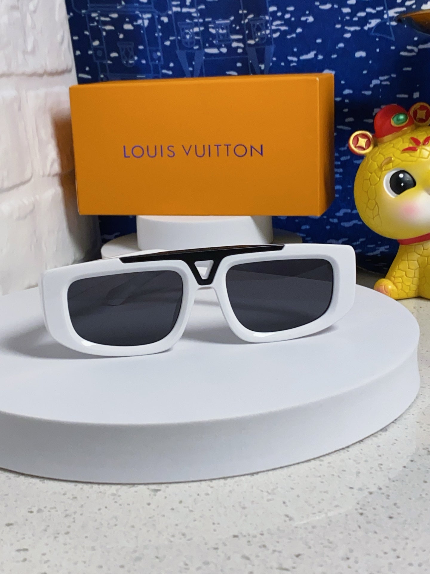 CLASH PILOT SUNGLASSES 567478 IN WHITE ACTETE BLACK METAL