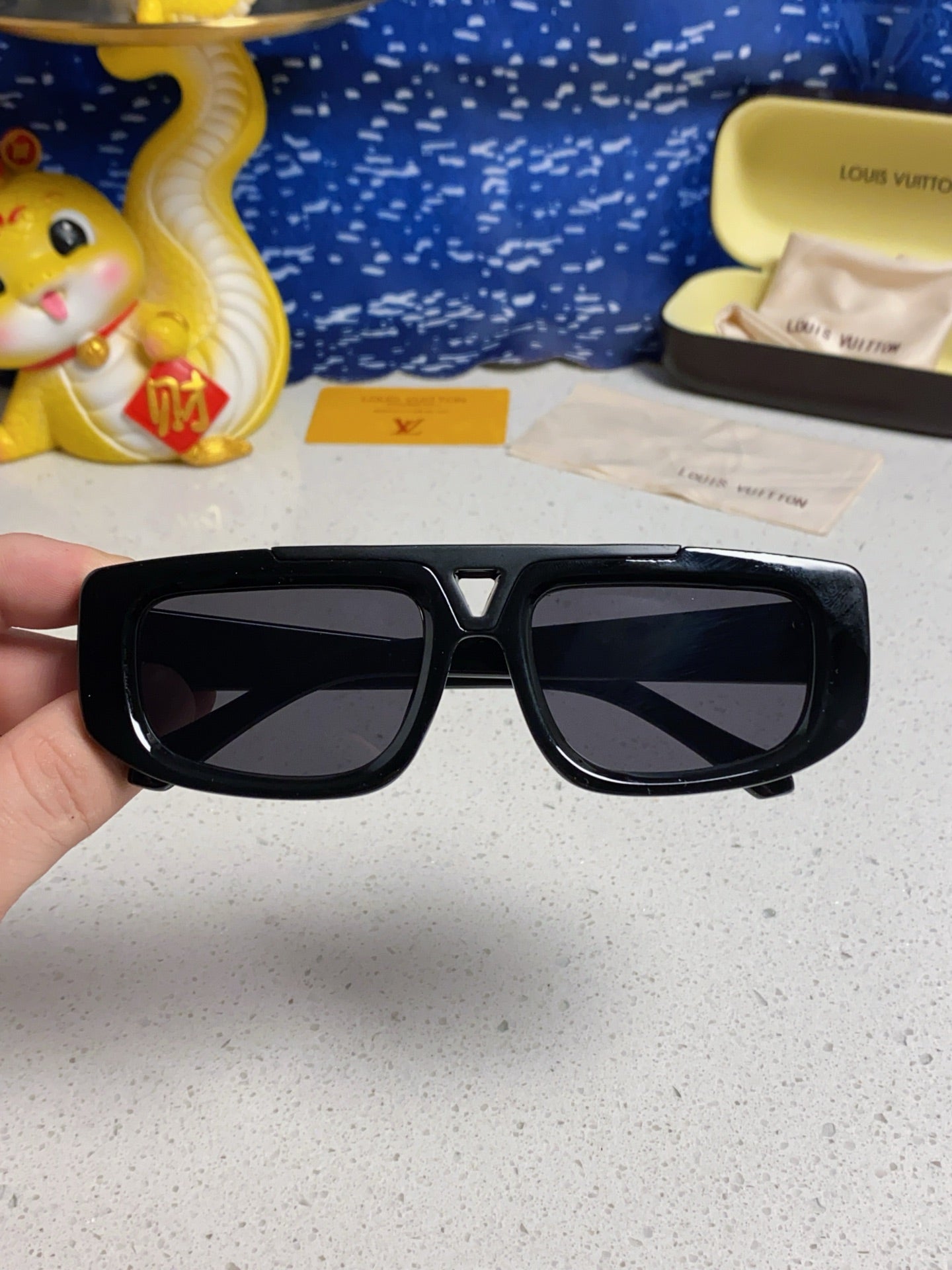 CLASH PILOT SUNGLASSES 567481 IN BLACK ACTETE