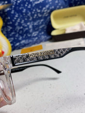CAT EYE SUNGLASSES 570278 IN CLEAR ACETATE EMBOSSED LOGO