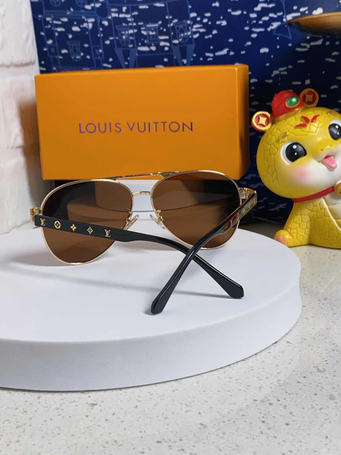 PILOT SUNGLASSES 571634 IN GOLD METAL BROWN LENSES MONOGRAM LOGO