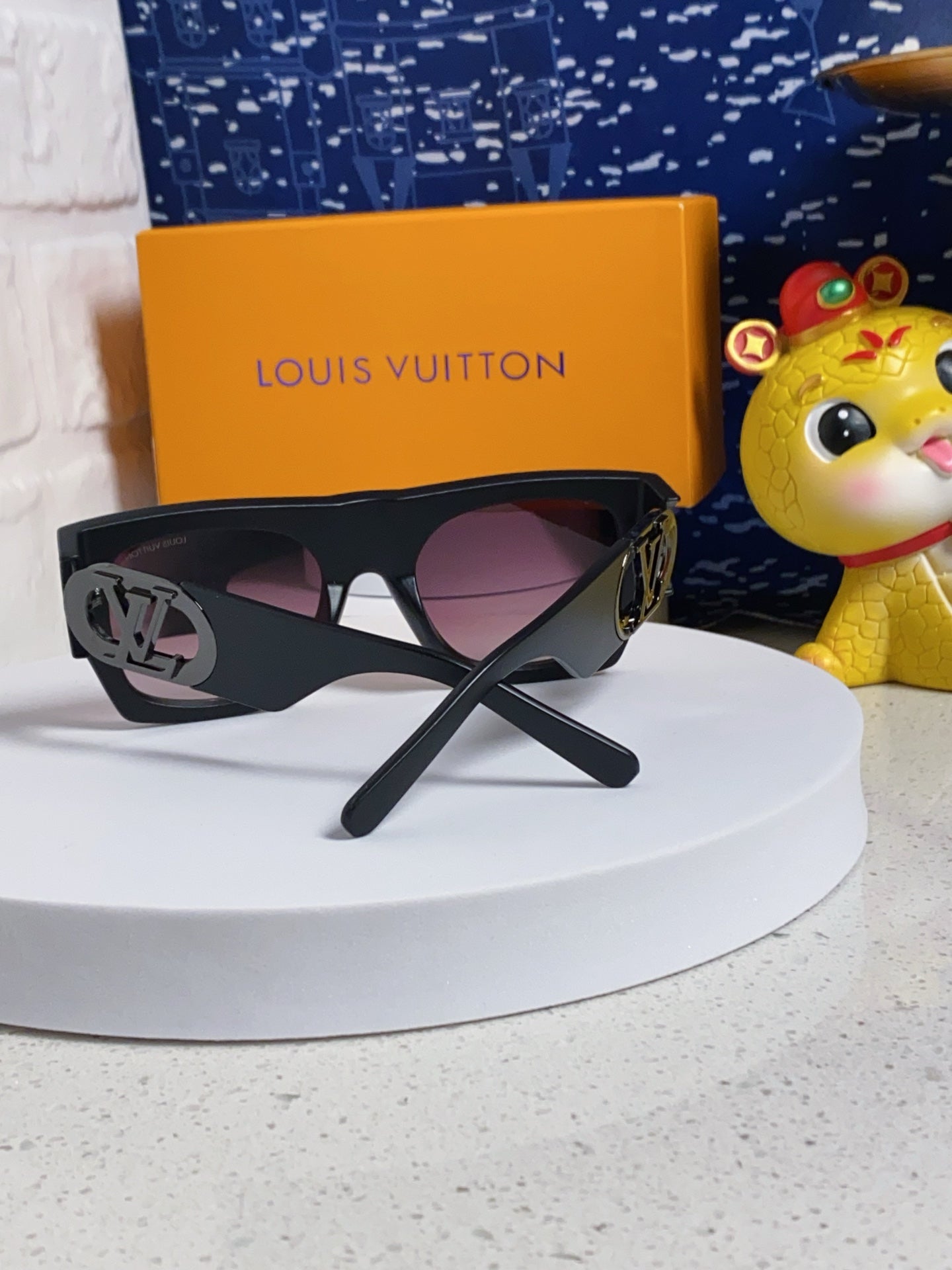 LINK SQUARE SUNGLASSES 570272 IN BLACK ACETATE BLACK LOGO