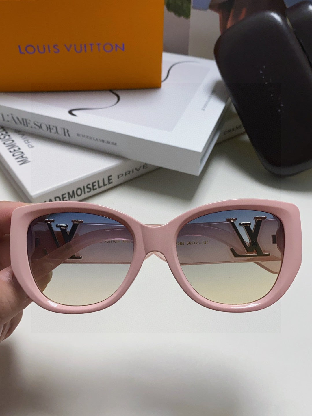 ICON CAT EYE SUNGLASSES 570247 IN PINK CLEAR ACETATE