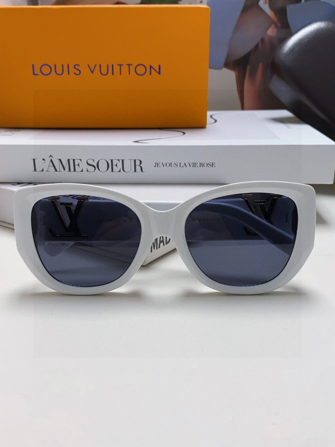 ICON CAT EYE SUNGLASSES 570248 IN WHITE ACETATE
