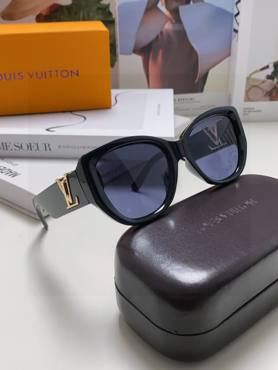 ICON CAT EYE SUNGLASSES 570249 IN BLACK ACETATE