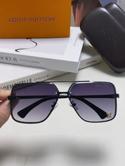 SQUARE SUNGLASSES 570266 IN BLACK METAL LOGO ON LENS