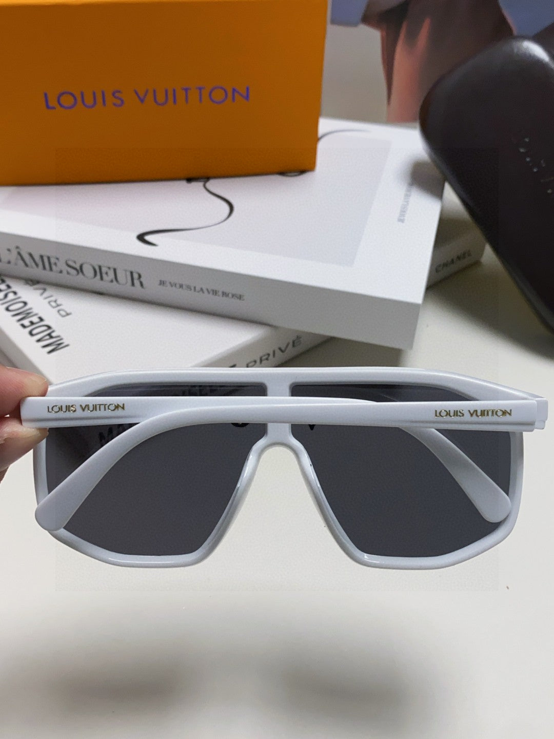 WAIMEA SUNGLASSES 570269 IN WHITE ACETATE