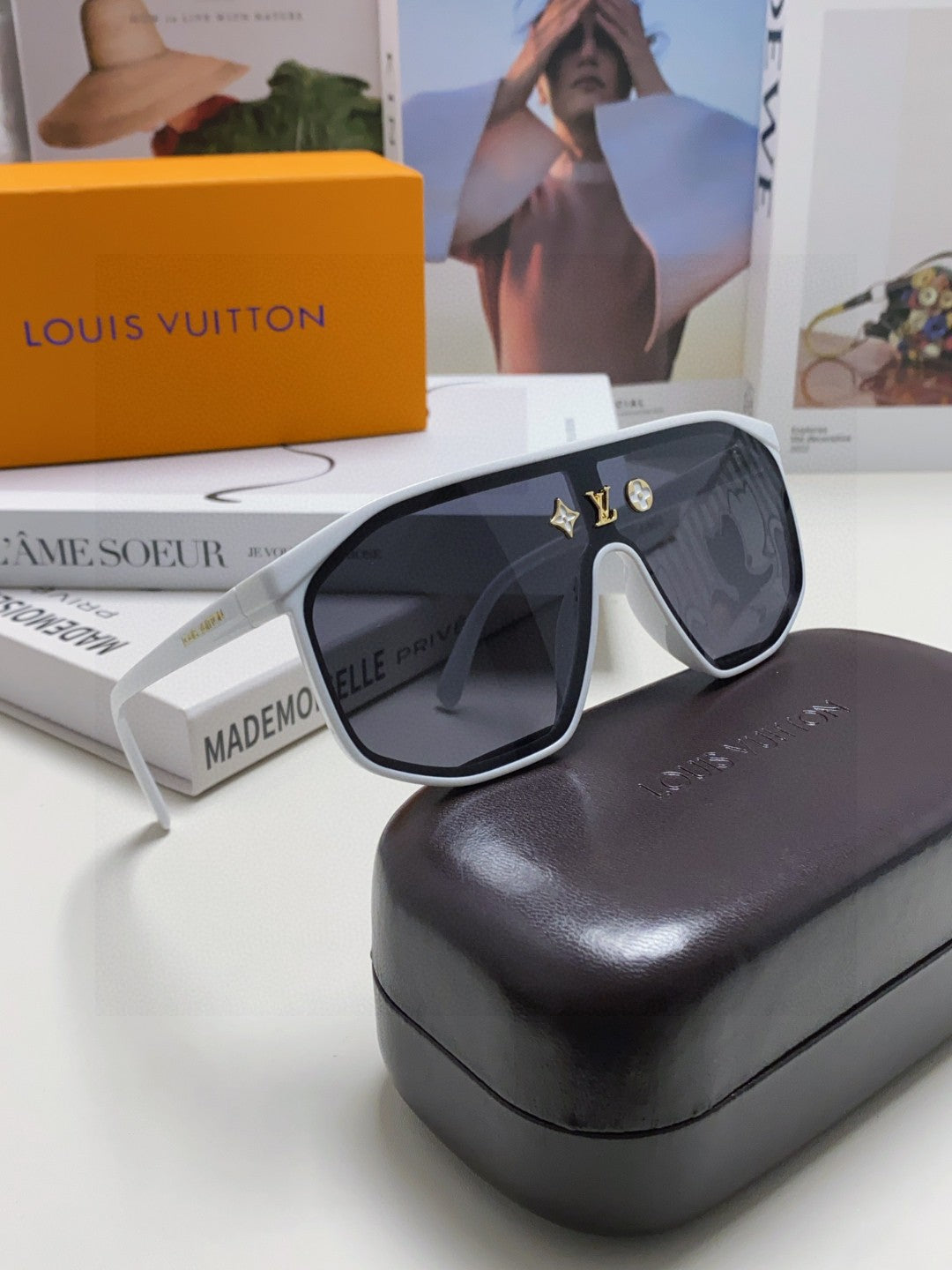 WAIMEA SUNGLASSES 570269 IN WHITE ACETATE