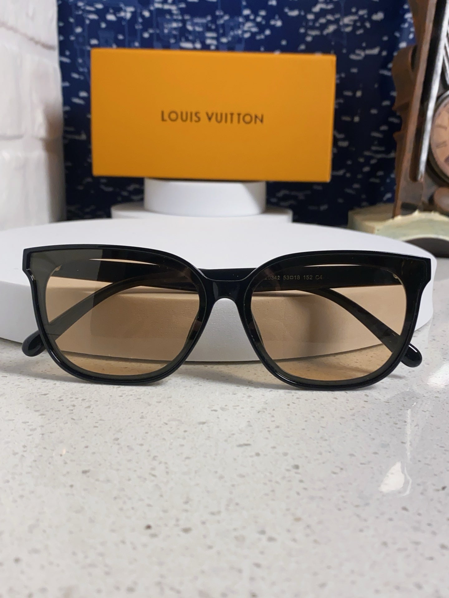 CAT EYE SUNGLASSES 571646 IN BLACK ACETATE LIGHT BROWN LENS