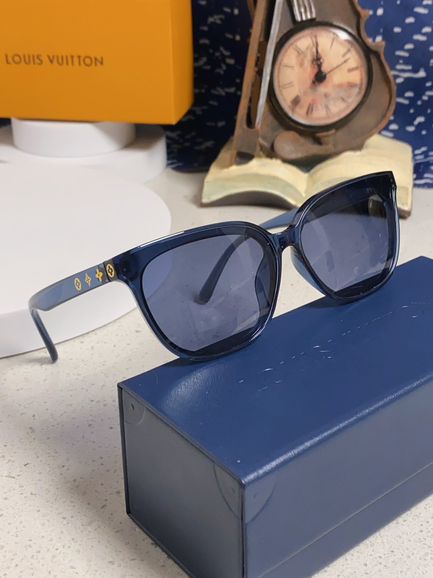 CAT EYE SUNGLASSES 571650 IN BLUE CLEAR ACETATE