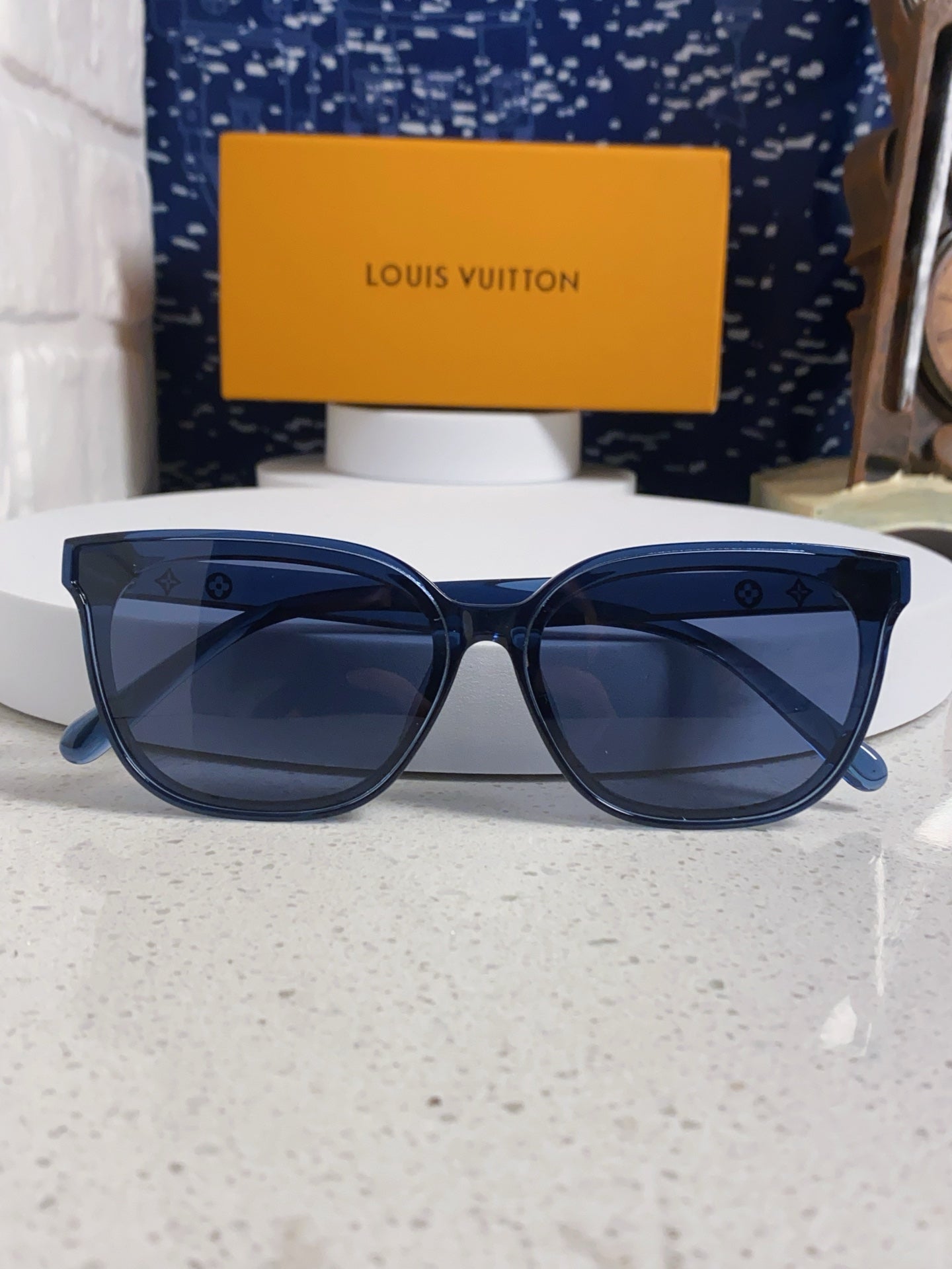 CAT EYE SUNGLASSES 571650 IN BLUE CLEAR ACETATE