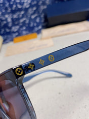 CAT EYE SUNGLASSES 571650 IN BLUE CLEAR ACETATE