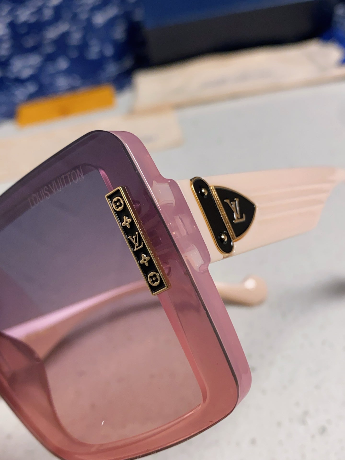 SQUARE SUNGLASSES 571653 IN PINK CLEAR ACETATE