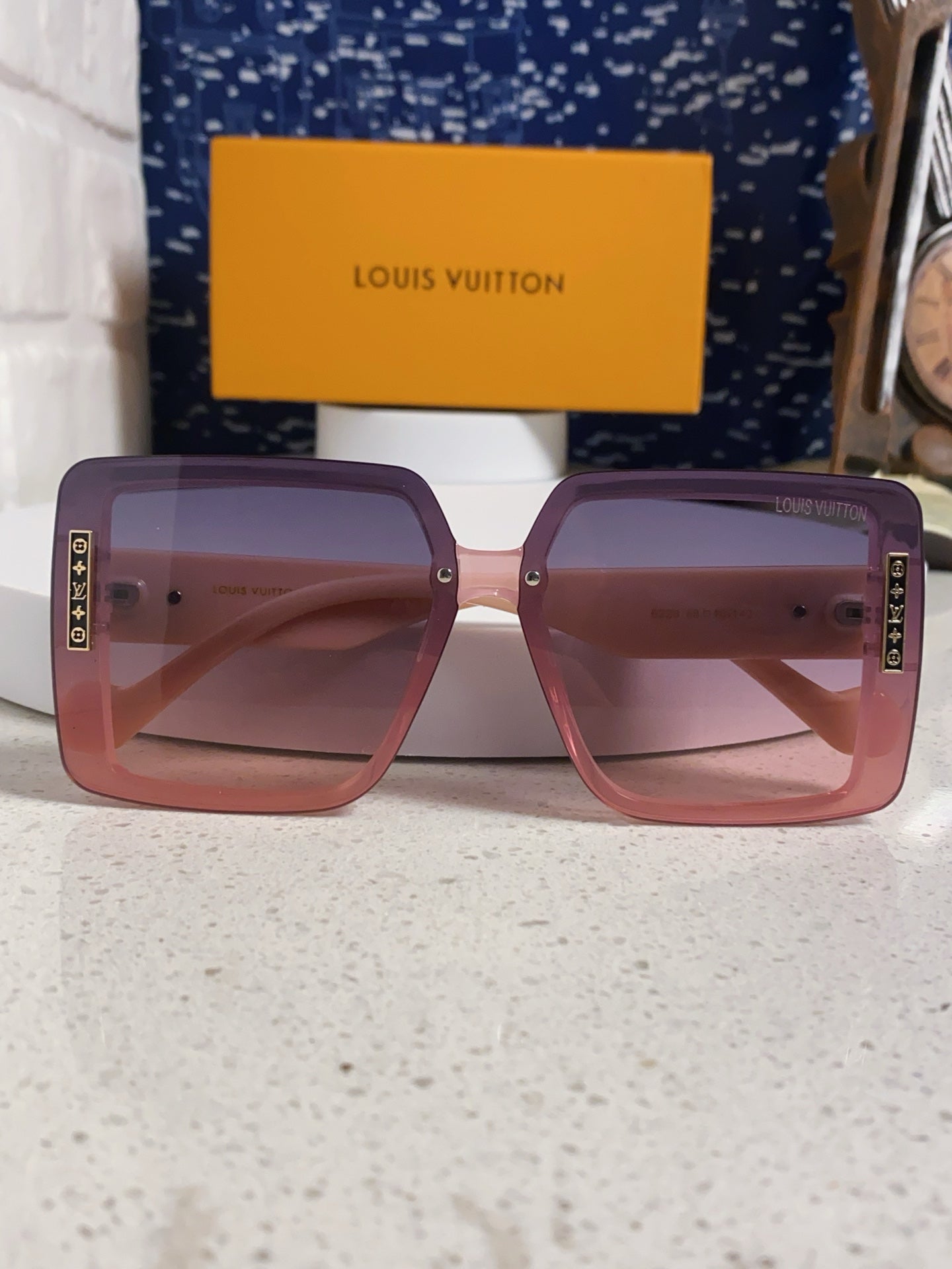 SQUARE SUNGLASSES 571653 IN PINK CLEAR ACETATE