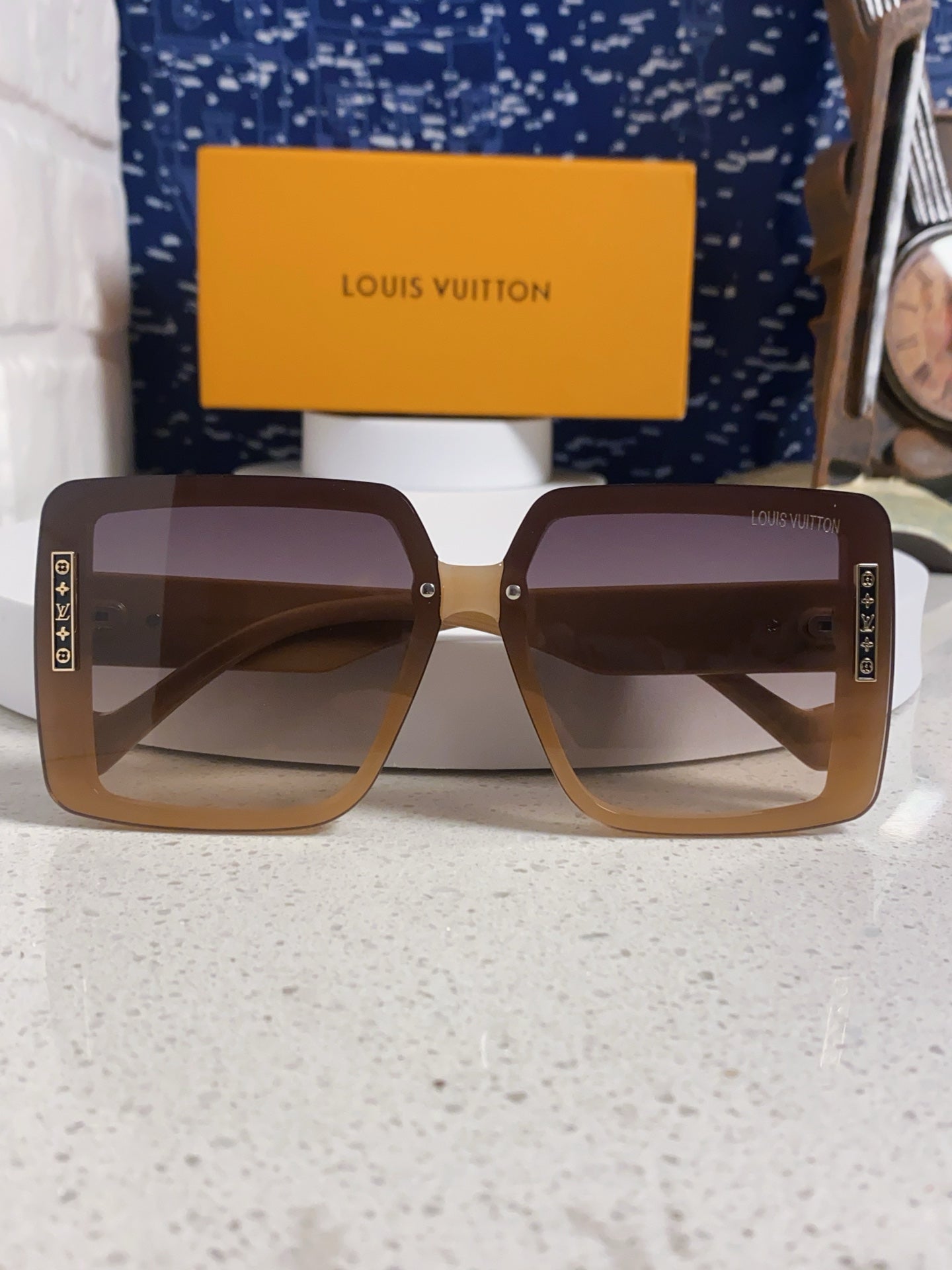 SQUARE SUNGLASSES 571654 IN DARK BEIGE SMOKE ACETATE
