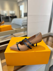 HIGH PUMP 5 CM TRIPLE-STRAP IN CIDER BROWN CALFSKIN WITH BLACK STRAP