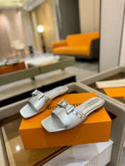 LV X TM 6AM FLAT MULE IN SILVER CALFSKIN