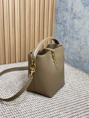 LE 37 SMALL BUCKET BAG 20 IN CEDAR BROWN CALFSKIN GOLD HARDWARE